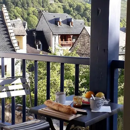 Le Balcon Face A L'aspin