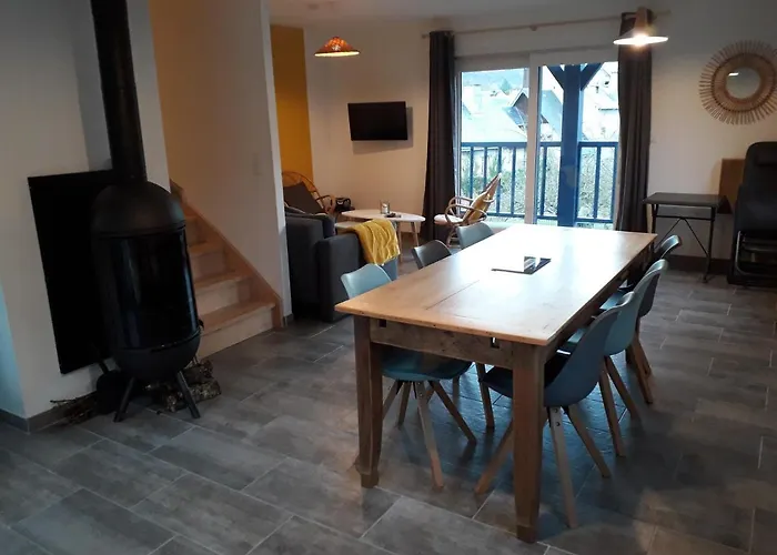 Le Balcon Face à L'aspin Hébergement de vacances *